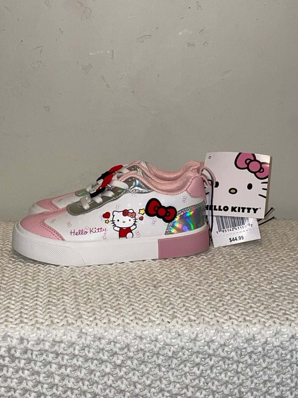 Size 8 toddler Hello Kitty Girls Sneakers White Pink Iridescent